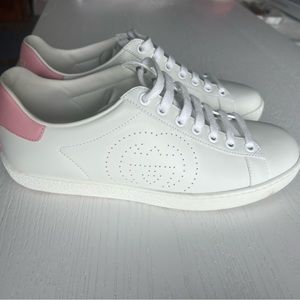 Gucci White Leather Sneakers with Pink Heel Tab